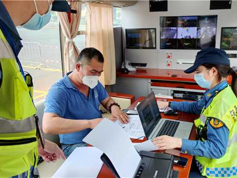 精准打击违法超限车辆2.jpg 图片