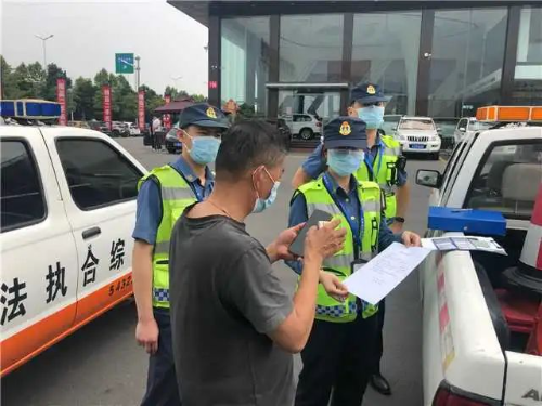 精准打击违法超限车辆4.jpg 图片