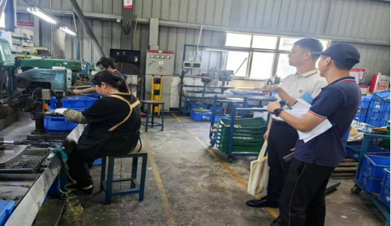 人人讲安全、个个会应急 —— 江门市开展工伤预防“进企业”行动，邀请省专家团队深入重点企业查找安全隐患 682.png